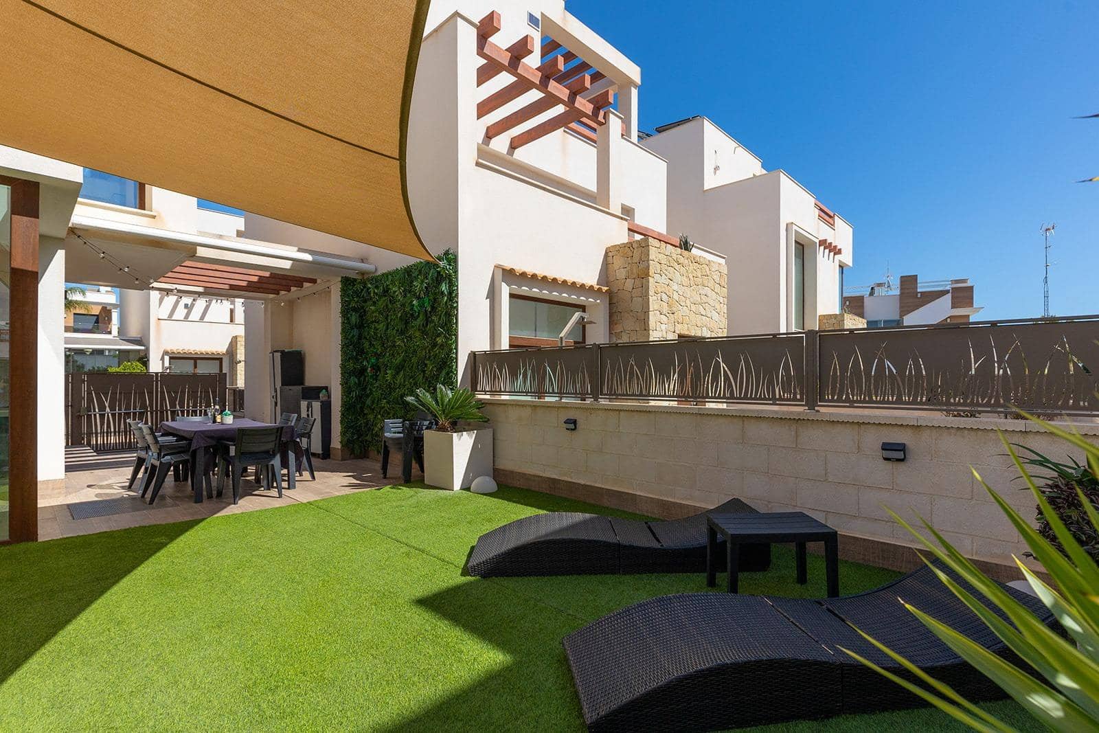 3 chambre Villa/Maison à vendre à Pueblo Bravo avec piscine - 470 000 € (Ref: 9753606)