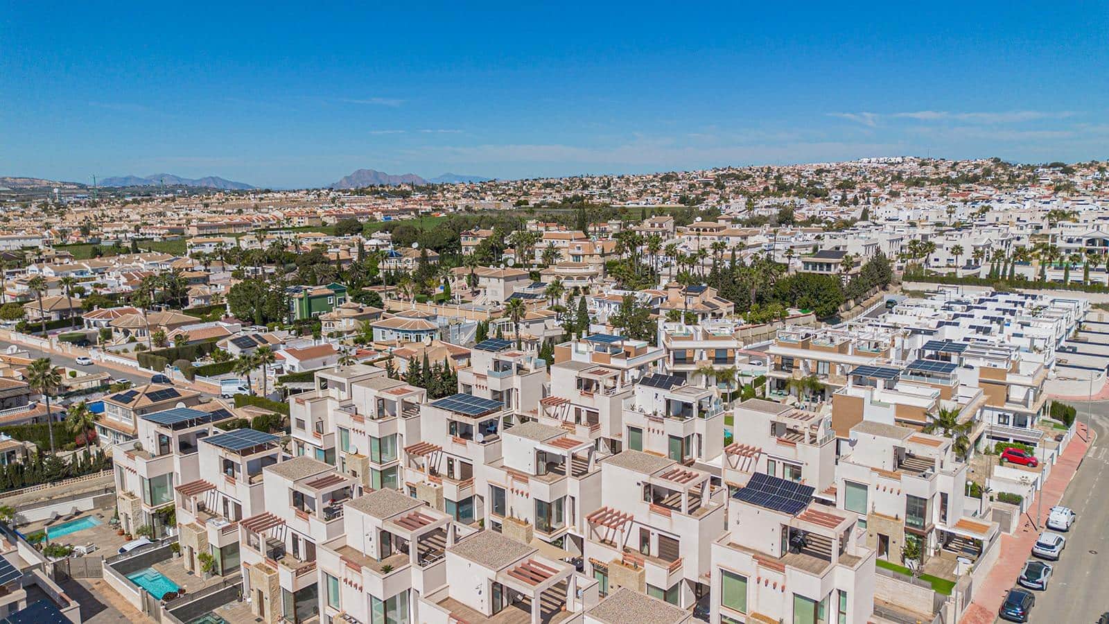 3 chambre Villa/Maison à vendre à Pueblo Bravo avec piscine - 470 000 € (Ref: 9753606)