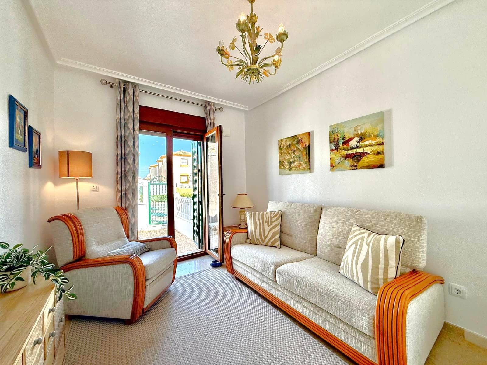 3 bedroom Townhouse for sale in Villamartin with pool - € 265,000 (Ref: 9753607)