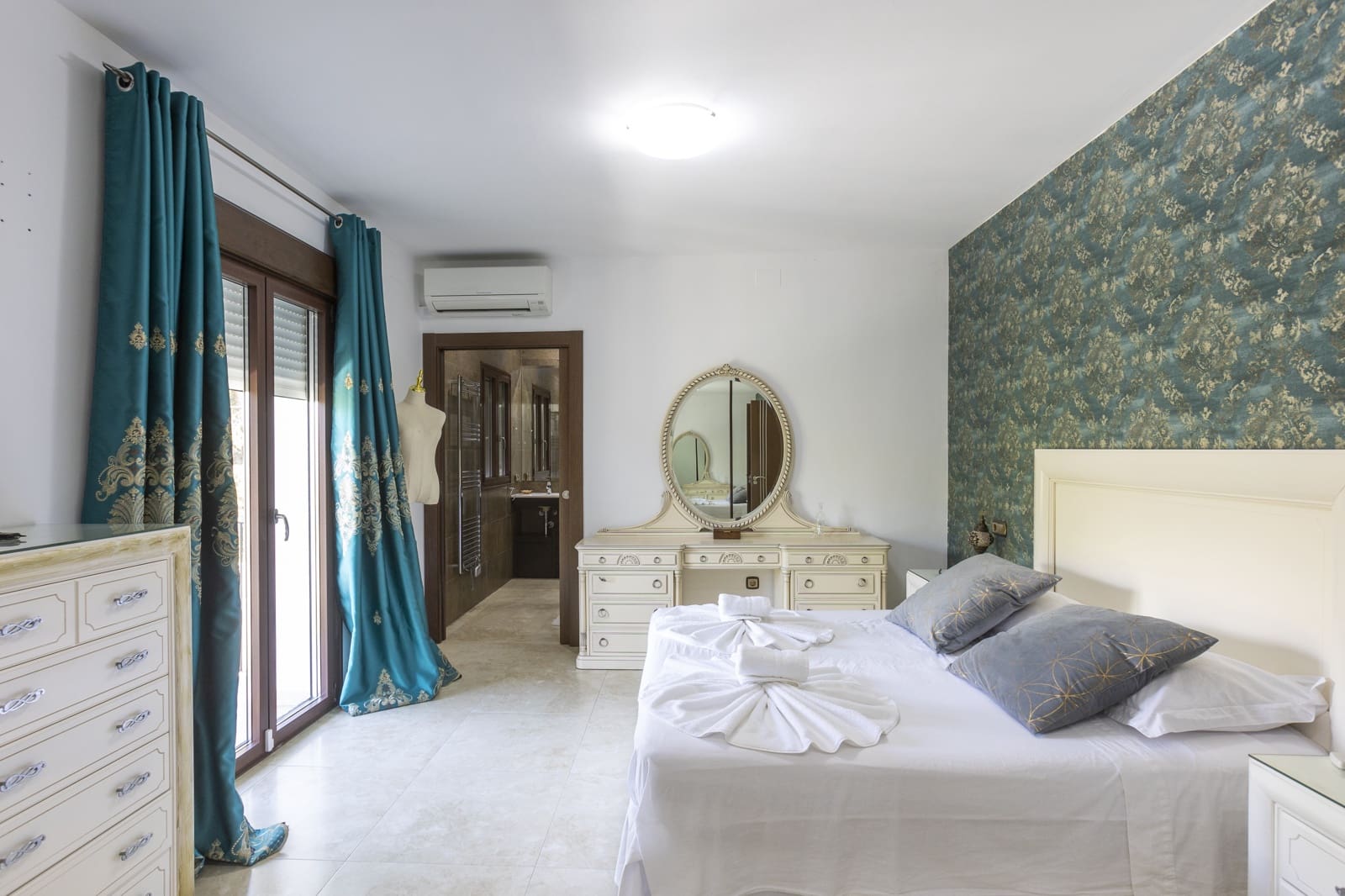 5 quarto Casa em Banda para venda em Velilla com piscina garagem - 900 000 € (Ref: 10147389)