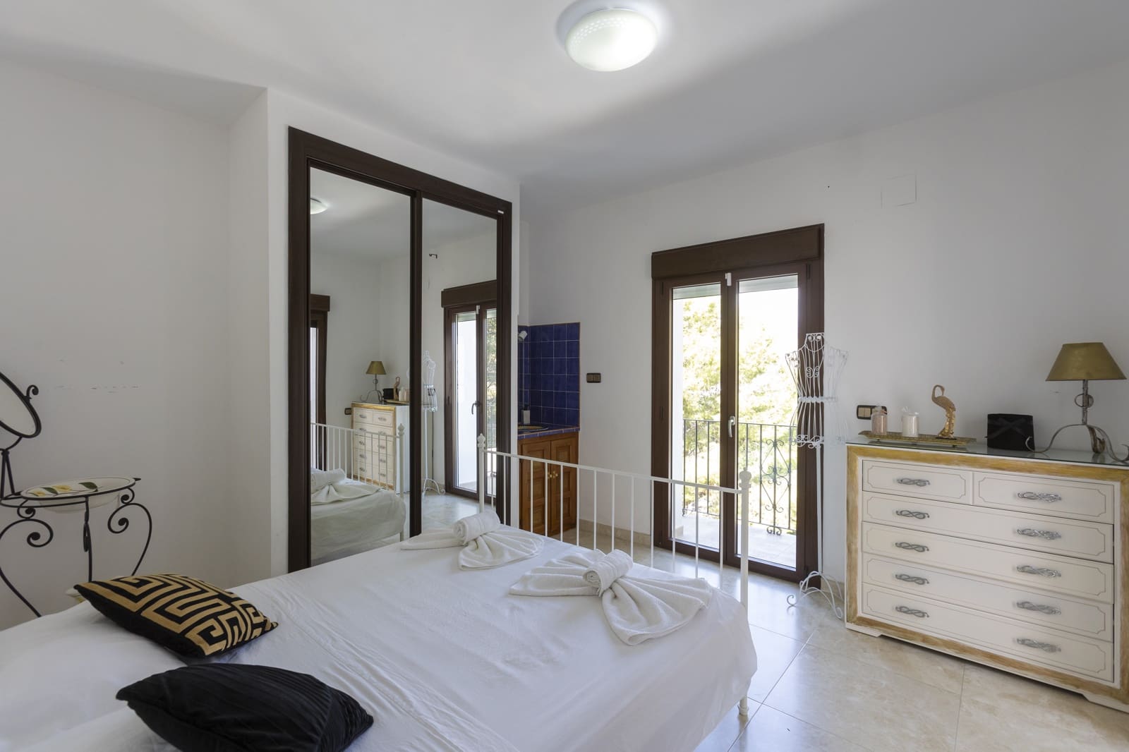 5 quarto Casa em Banda para venda em Velilla com piscina garagem - 900 000 € (Ref: 10147389)
