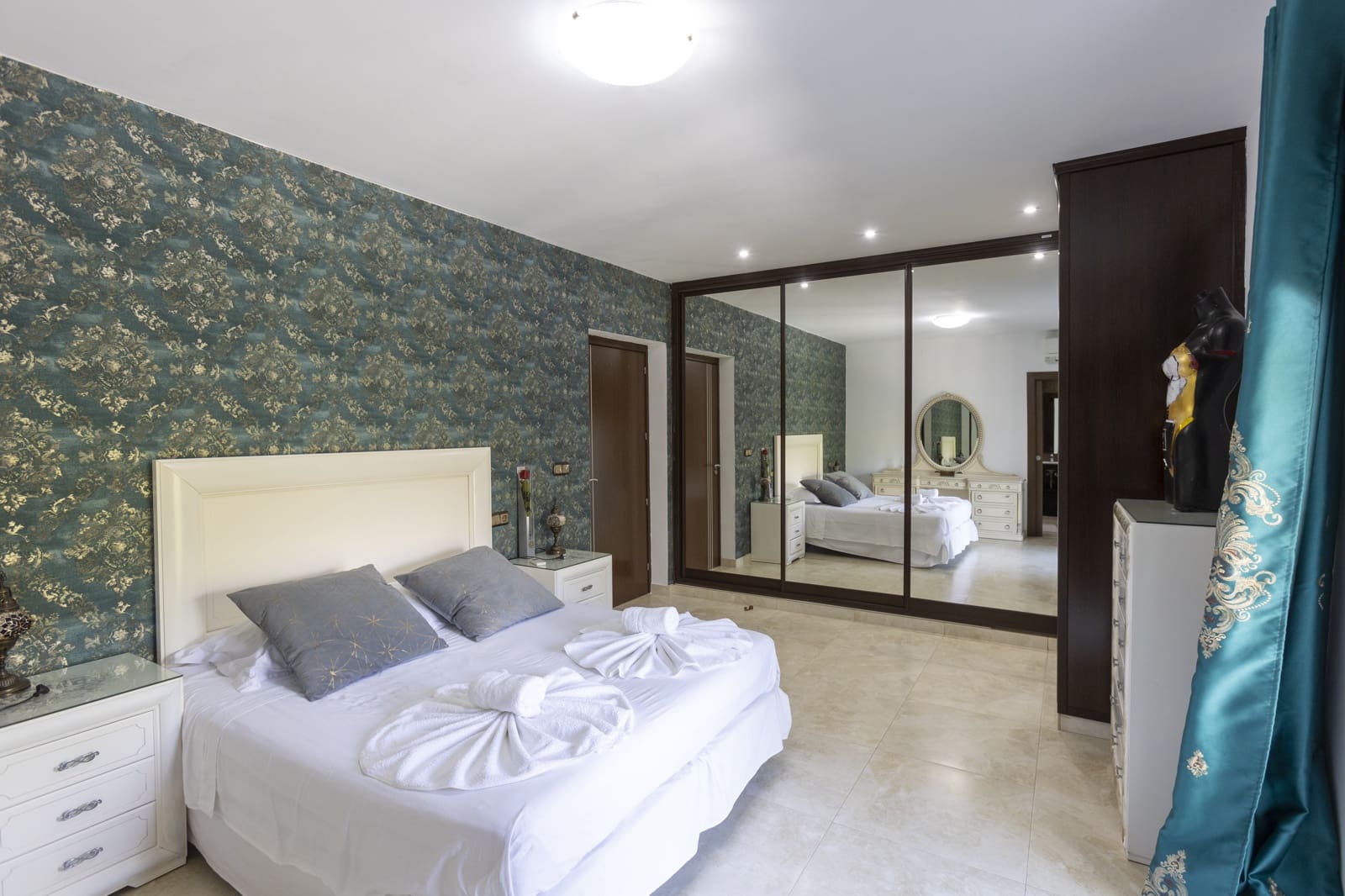 5 quarto Casa em Banda para venda em Velilla com piscina garagem - 900 000 € (Ref: 10147389)