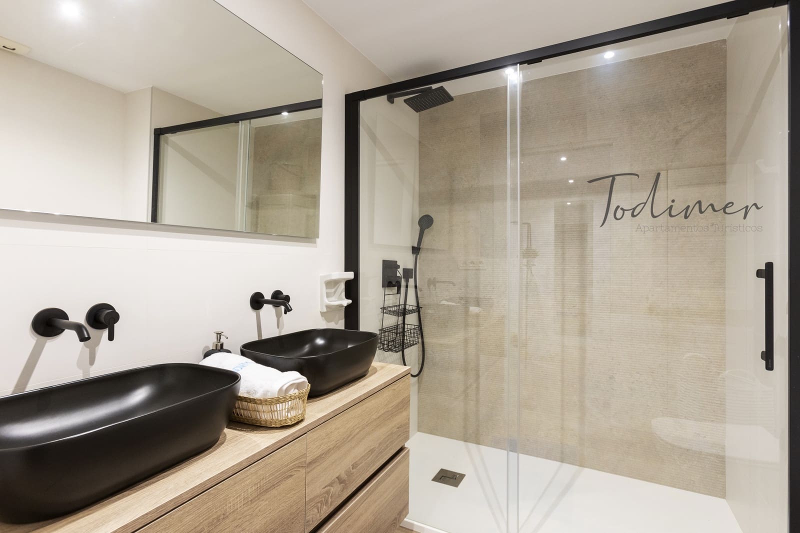 4 bedroom Apartment for rent in Almunecar - € 2,000 (Ref: 9885319)