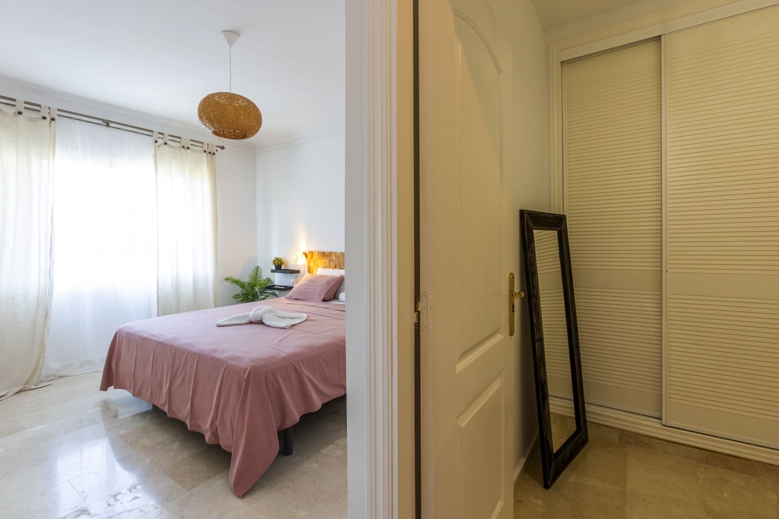 5 quarto Moradia para arrendamento para férias em La Herradura com piscina Garagem - 350 € (Ref: 9885323)