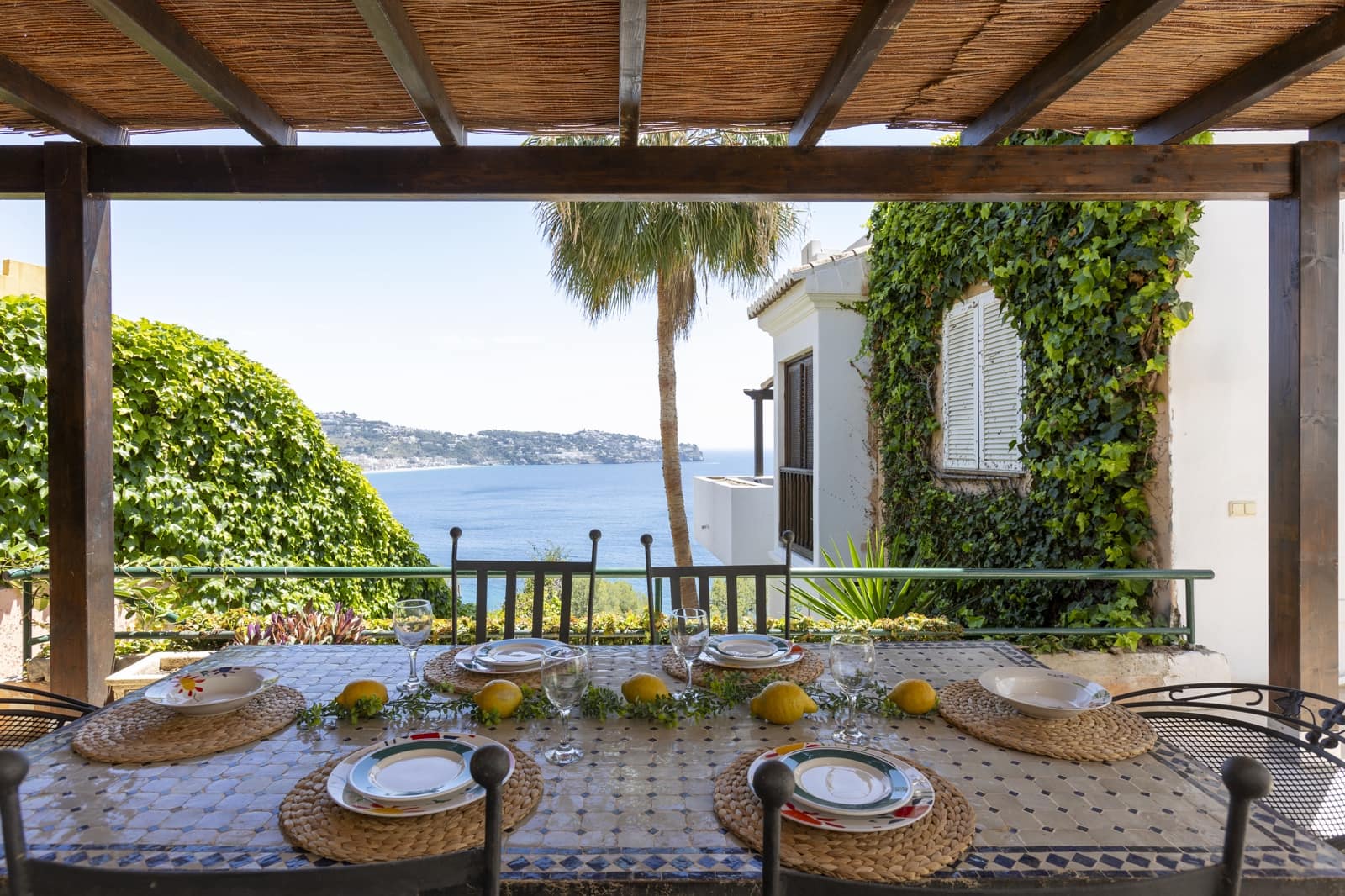 5 quarto Moradia para arrendamento para férias em La Herradura com piscina Garagem - 350 € (Ref: 9885323)