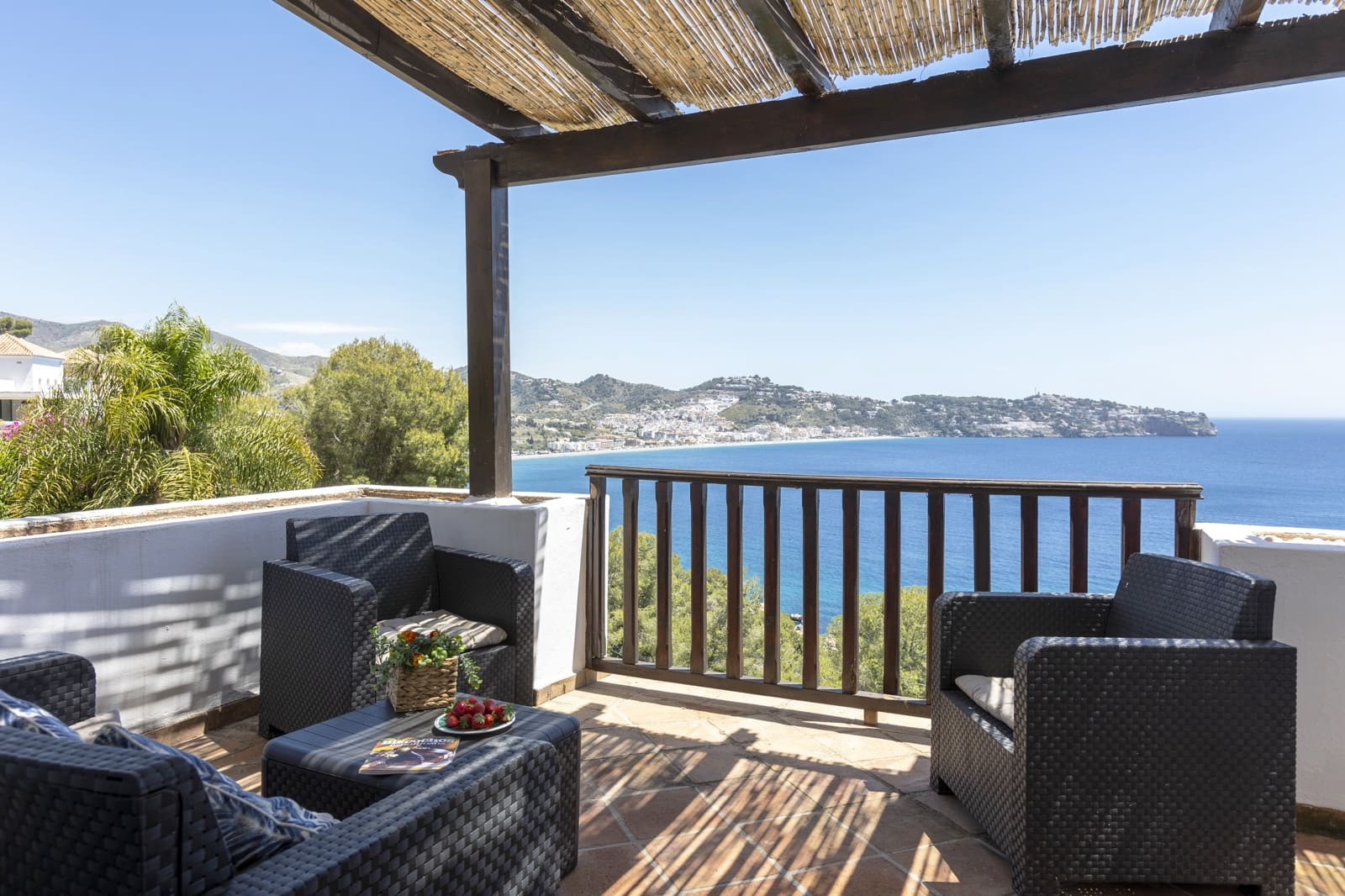 5 quarto Moradia para arrendamento para férias em La Herradura com piscina Garagem - 350 € (Ref: 9885323)