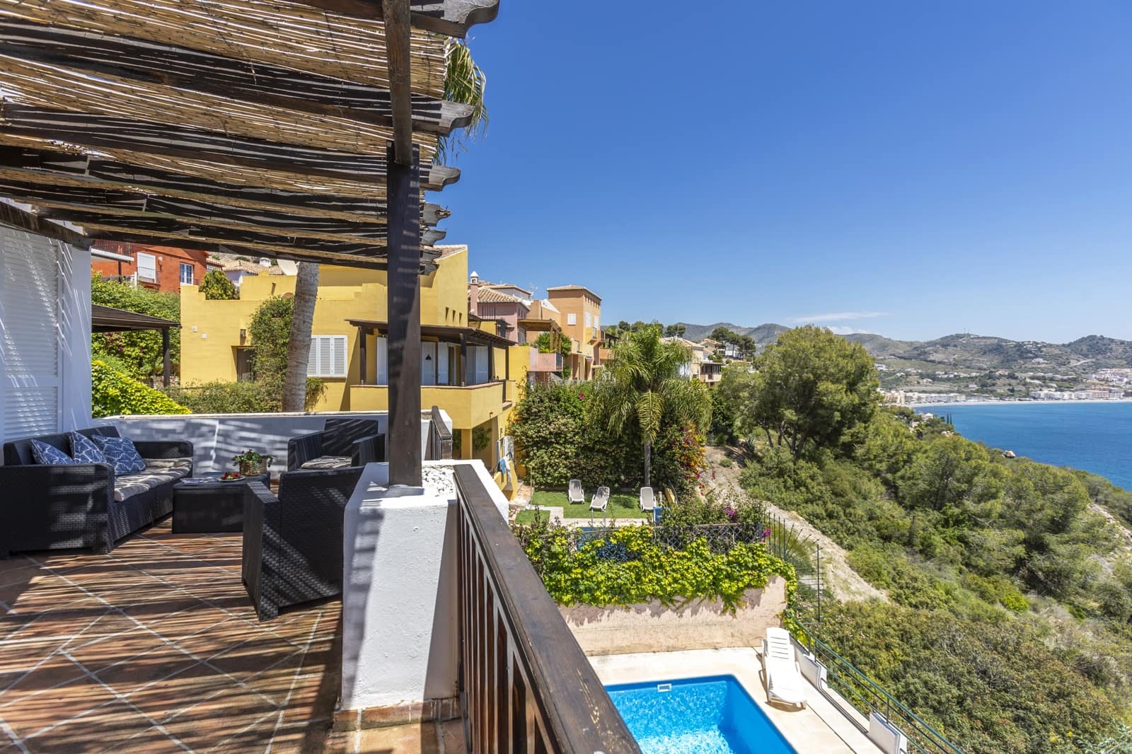 5 quarto Moradia para arrendamento para férias em La Herradura com piscina Garagem - 350 € (Ref: 9885323)