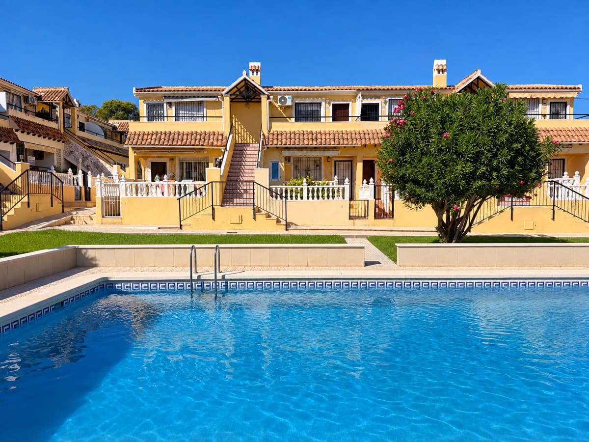 2 bedroom Apartment for sale in Villamartin - € 139,995 (Ref: 10000147)