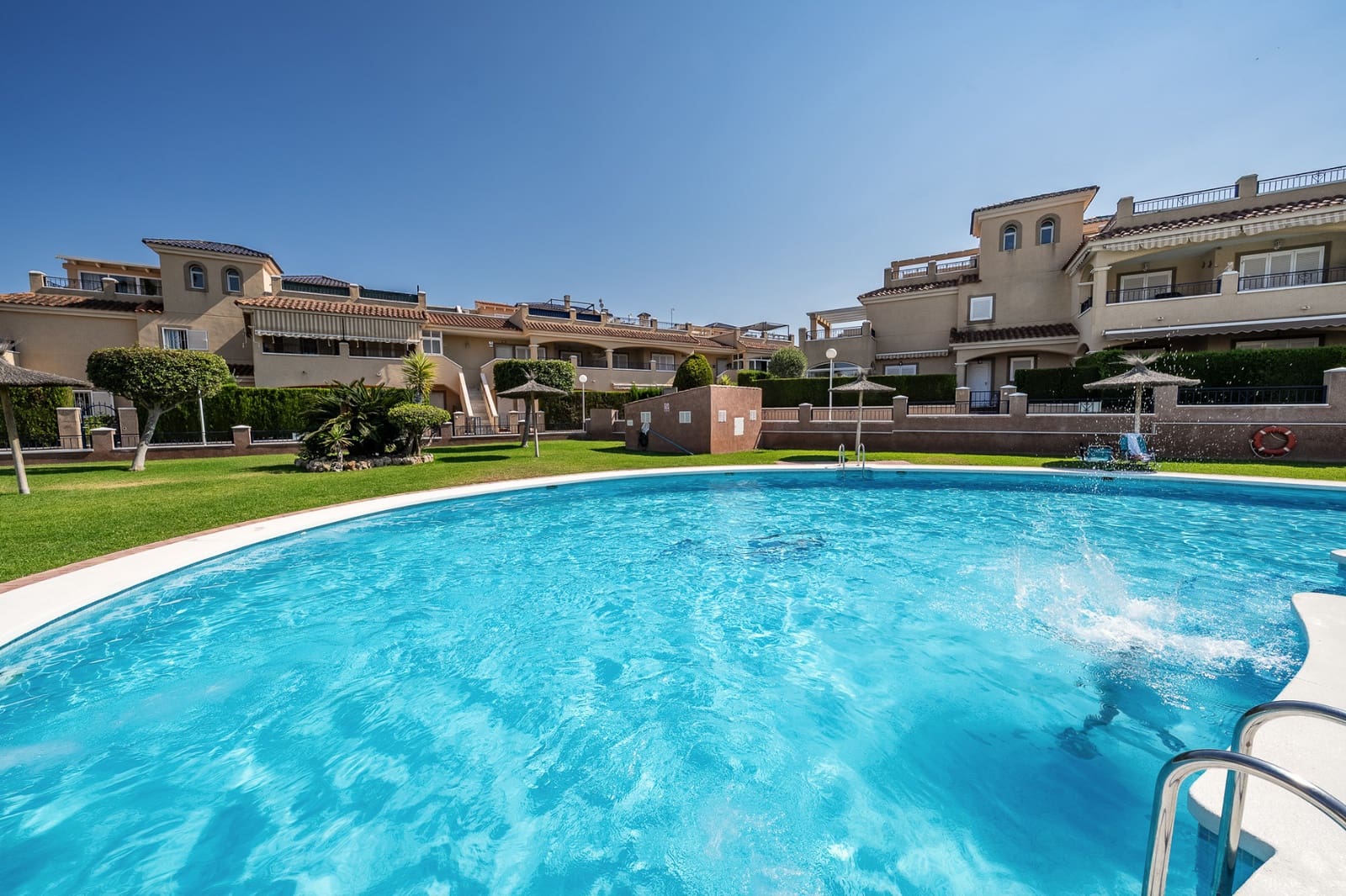 2 sovrum Lägenhet till salu i Alicante stad med pool garage - 219 500 € (Ref: 10007789)