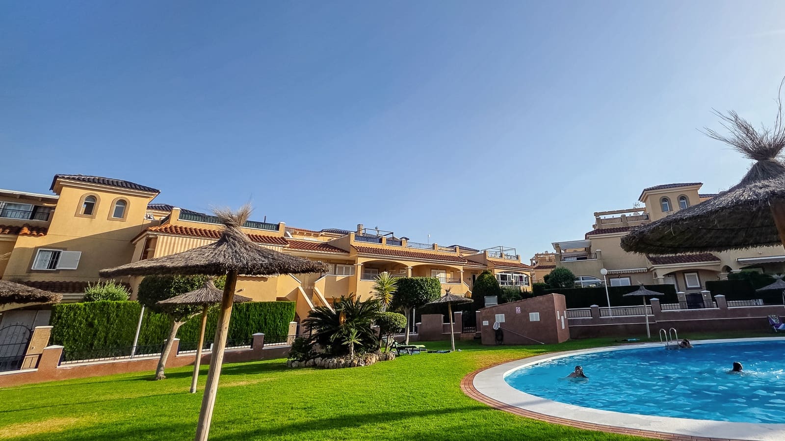2 sovrum Lägenhet till salu i Alicante stad med pool garage - 219 500 € (Ref: 10007789)