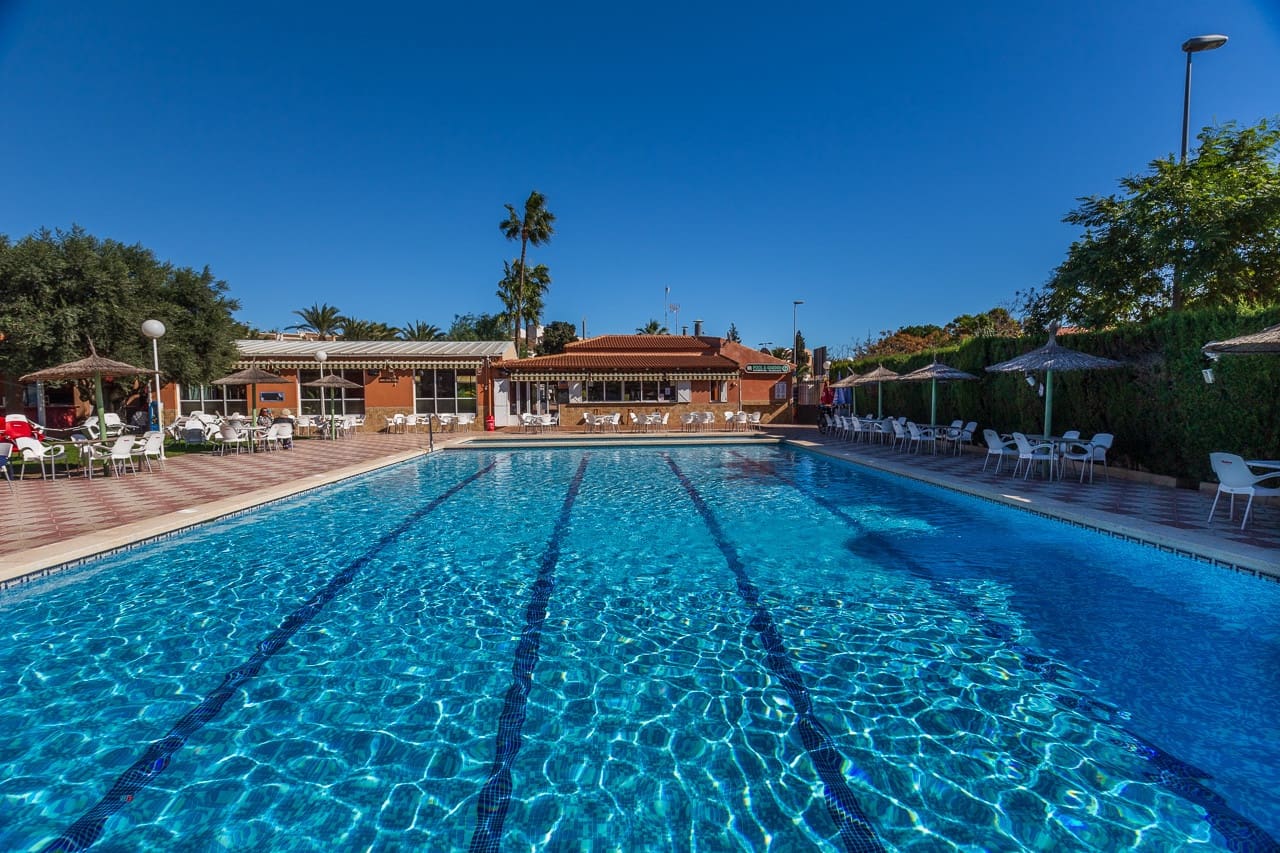 2 sovrum Lägenhet till salu i Alicante stad med pool garage - 219 500 € (Ref: 10007789)