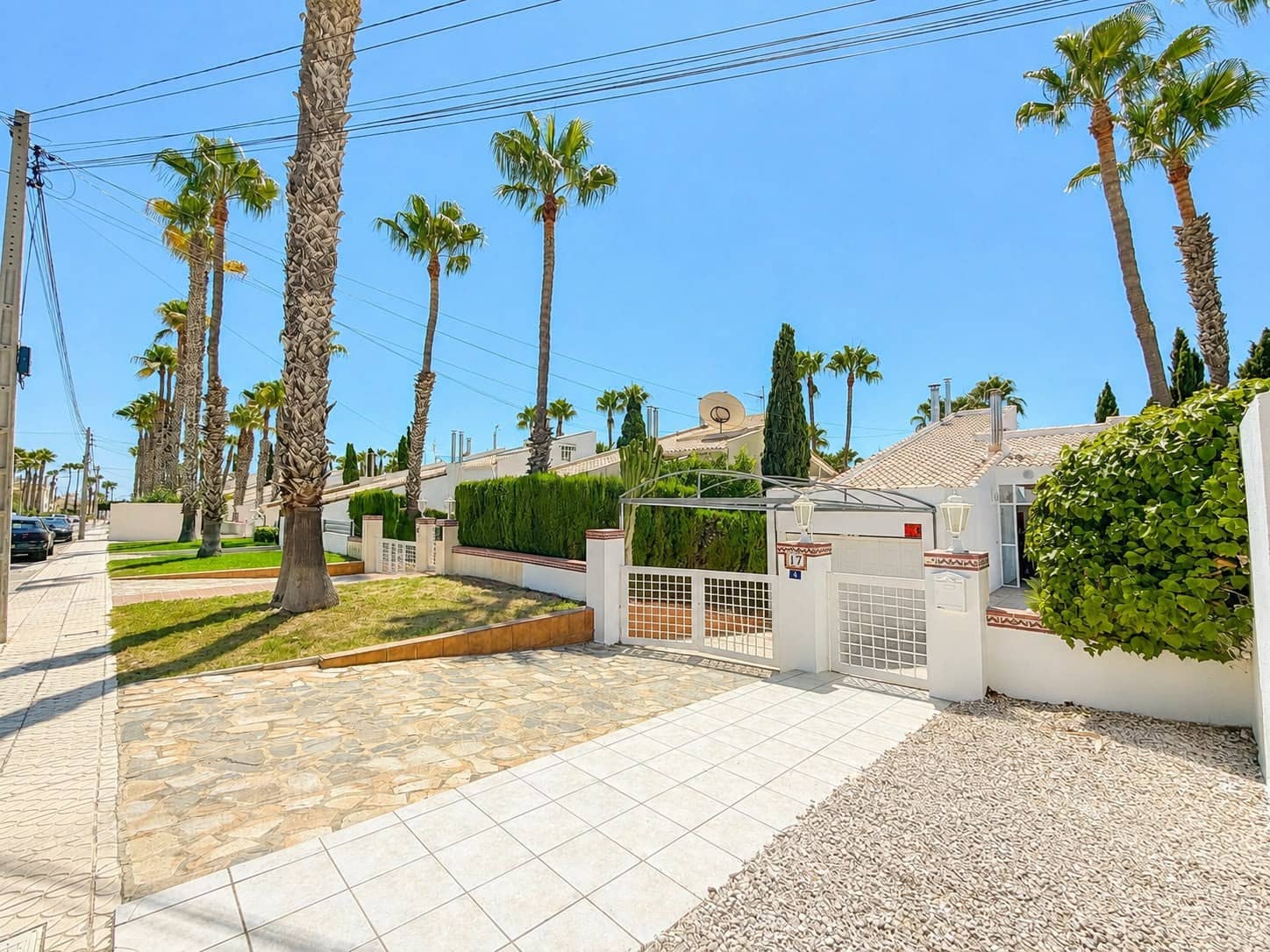 3 soverom Villa til salgs i Villamartin med svømmebasseng garasje - € 529 995 (Ref: 10007790)