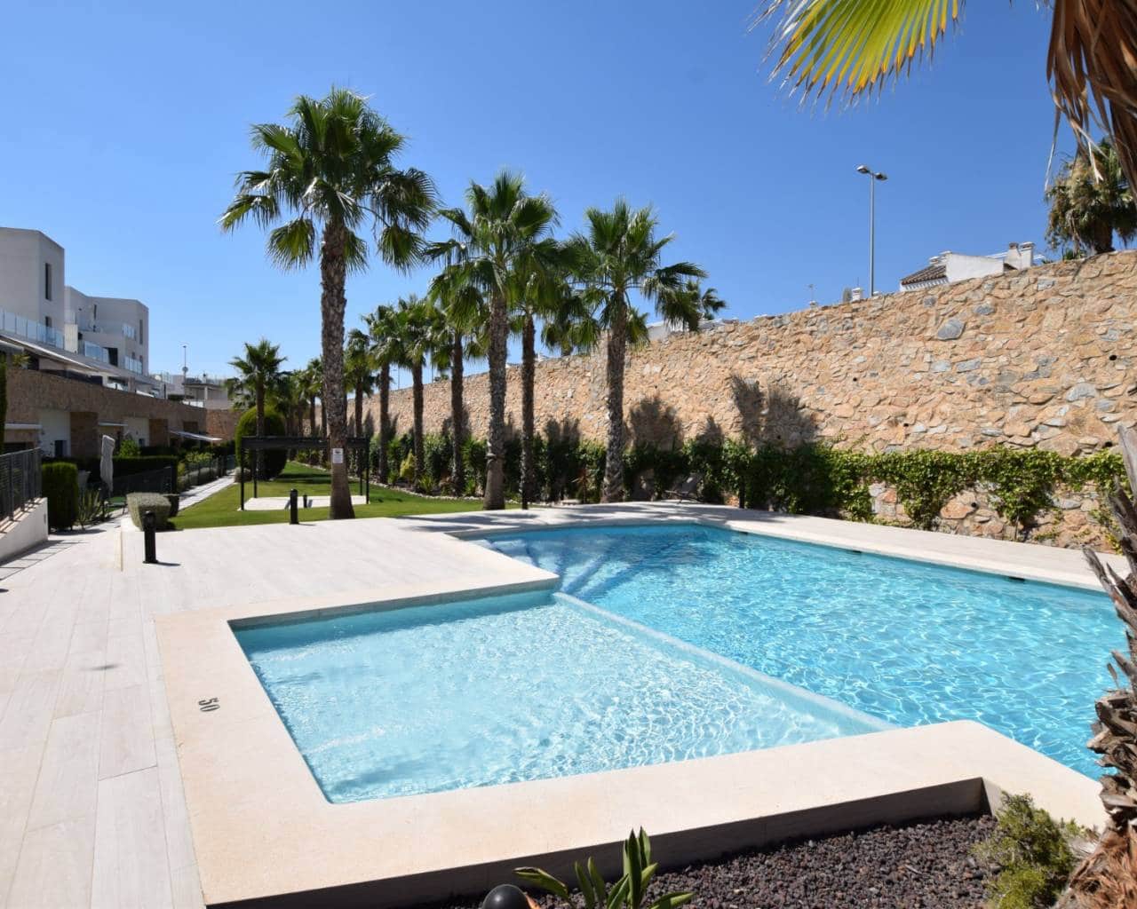 3 soverom Leilighet til salgs i Villamartin med svømmebasseng garasje - € 379 000 (Ref: 10007955)