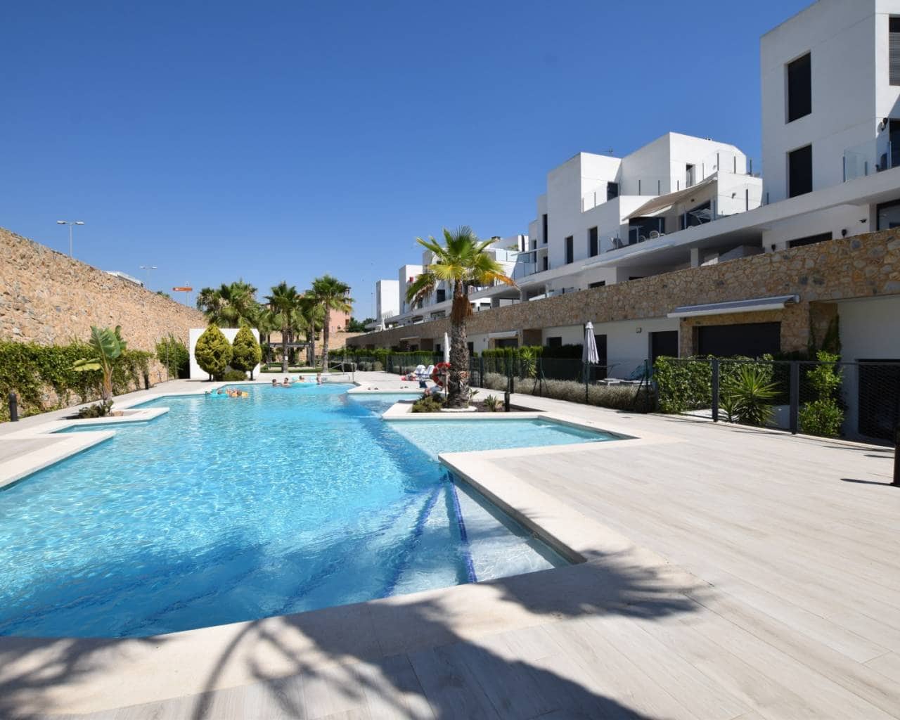 3 soverom Leilighet til salgs i Villamartin med svømmebasseng garasje - € 379 000 (Ref: 10007955)