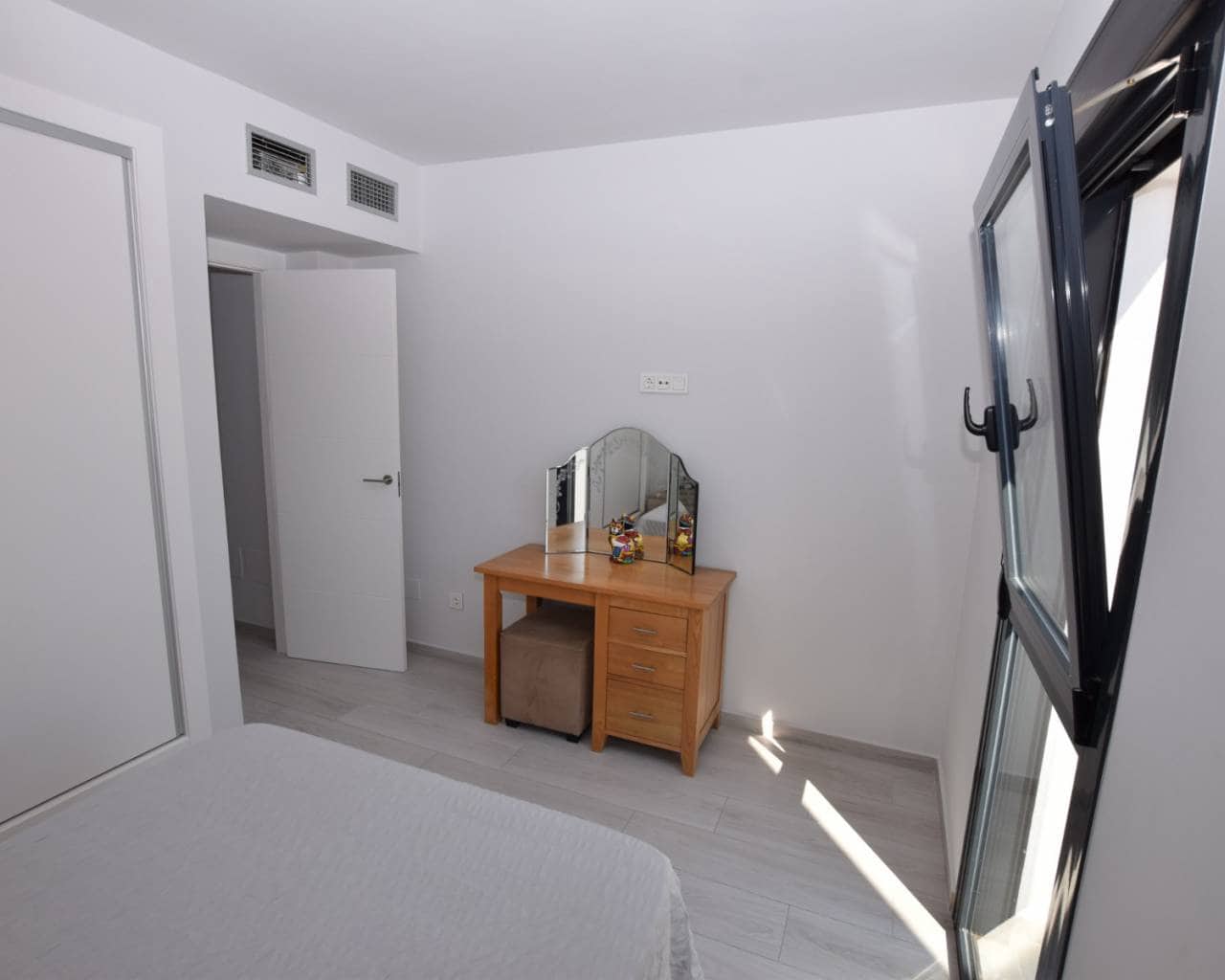 3 soverom Leilighet til salgs i Villamartin med svømmebasseng garasje - € 379 000 (Ref: 10007955)