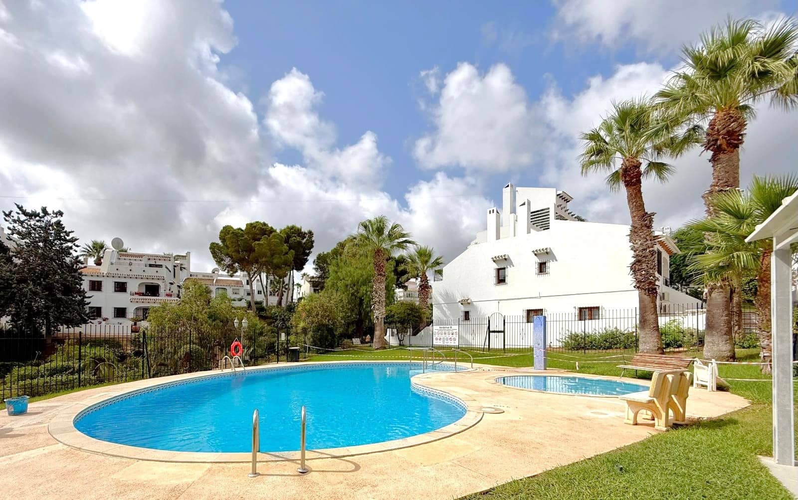 4 slaapkamer Huis te koop in Villamartin met zwembad - € 325.000 (Ref: 10015934)