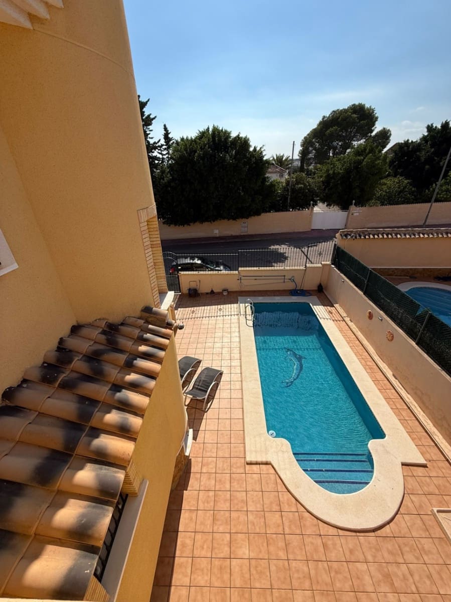 4 Zimmer Villa zu verkaufen in Villamartin mit Garage - 410.000 € (Ref: 10019748)