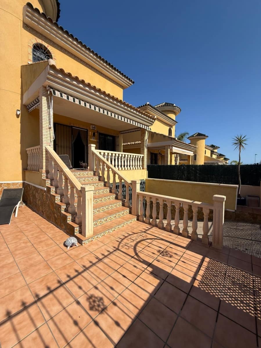 4 Zimmer Villa zu verkaufen in Villamartin mit Garage - 410.000 € (Ref: 10019748)