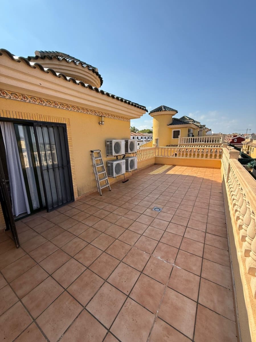 4 Zimmer Villa zu verkaufen in Villamartin mit Garage - 410.000 € (Ref: 10019748)