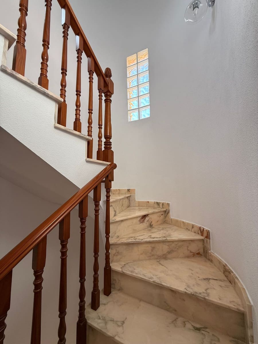 4 Zimmer Villa zu verkaufen in Villamartin mit Garage - 410.000 € (Ref: 10019748)