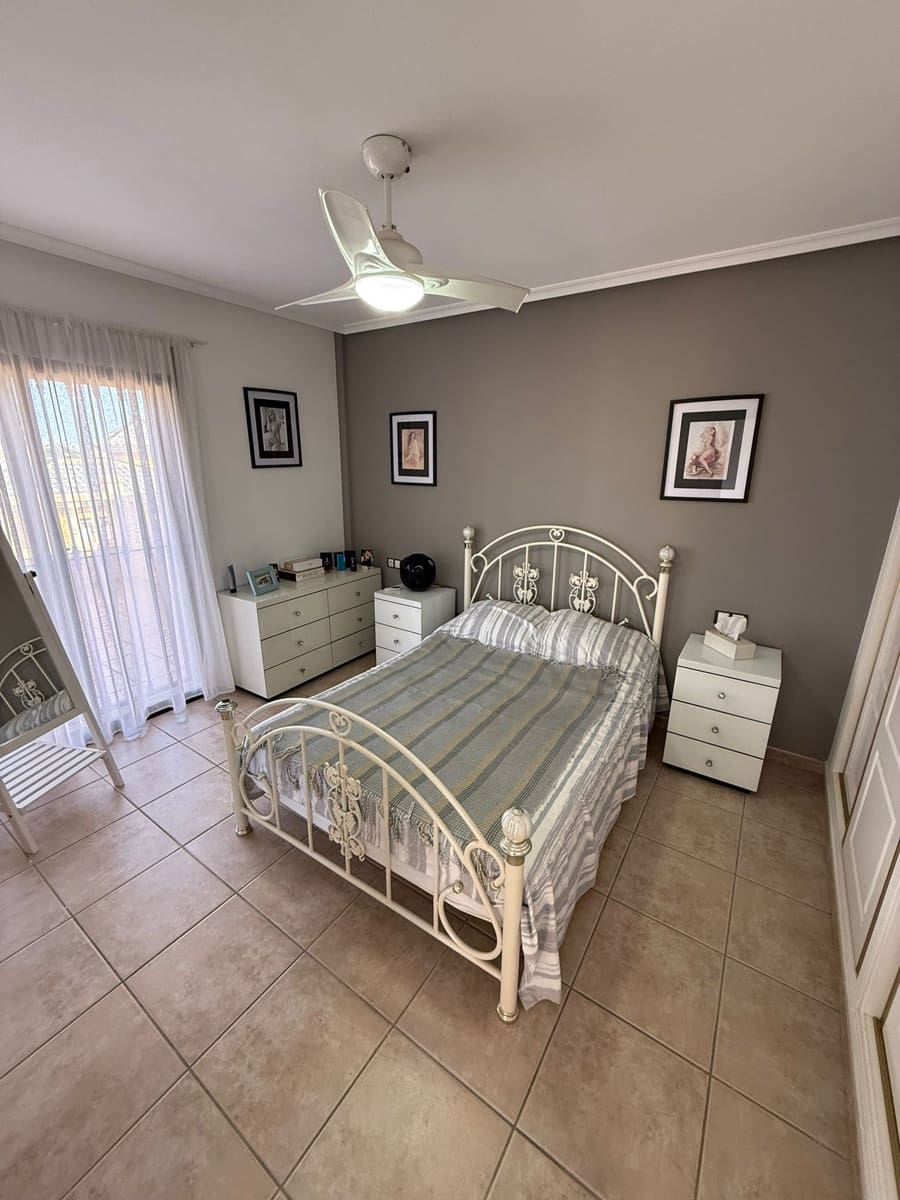 4 Zimmer Villa zu verkaufen in Villamartin mit Garage - 410.000 € (Ref: 10019748)