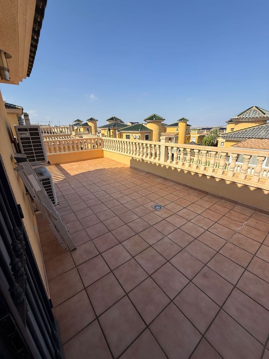 4 Zimmer Villa zu verkaufen in Villamartin mit Garage - 410.000 € (Ref: 10019748)