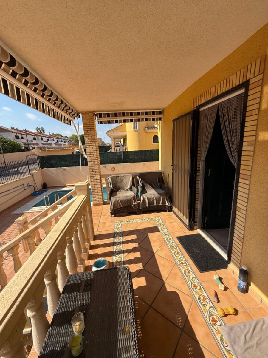 4 Zimmer Villa zu verkaufen in Villamartin mit Garage - 410.000 € (Ref: 10019748)