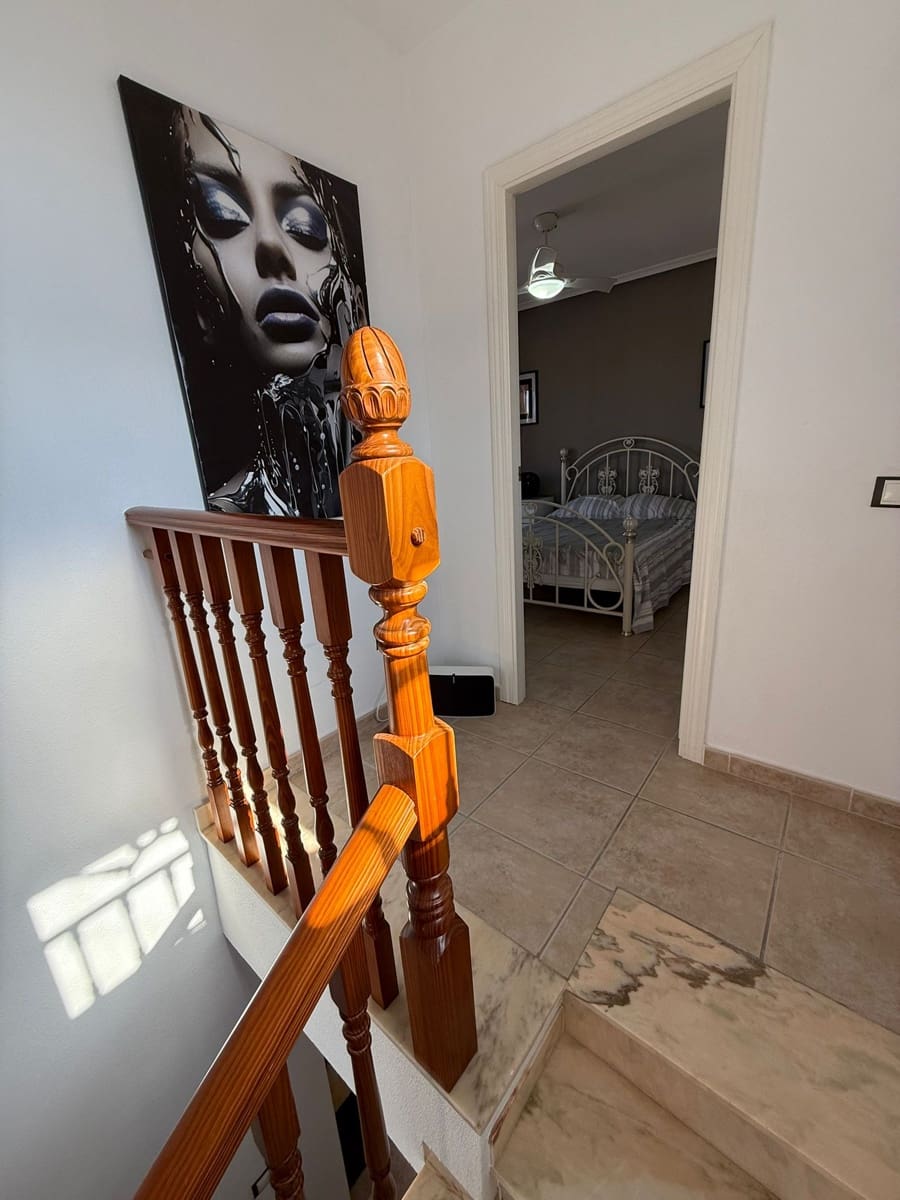 4 Zimmer Villa zu verkaufen in Villamartin mit Garage - 410.000 € (Ref: 10019748)