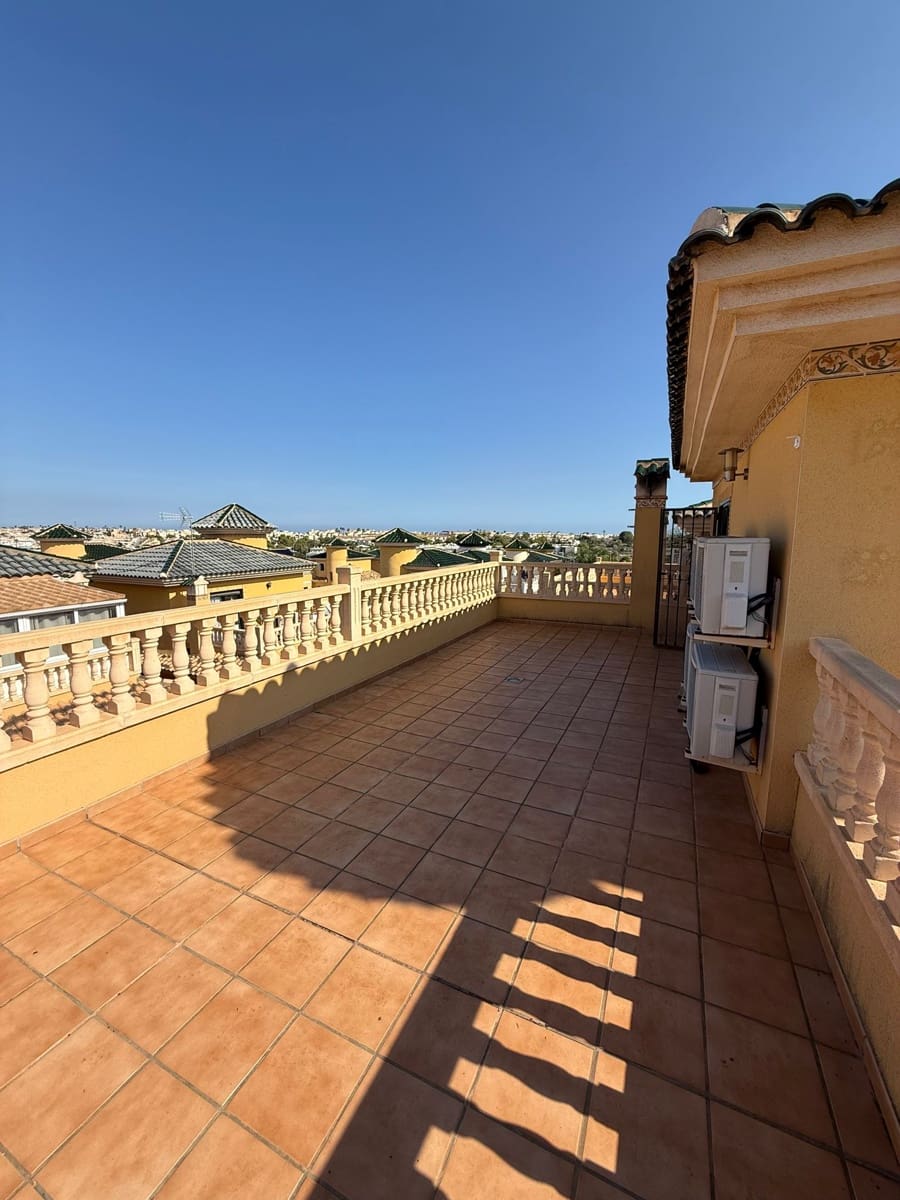 4 Zimmer Villa zu verkaufen in Villamartin mit Garage - 410.000 € (Ref: 10019748)