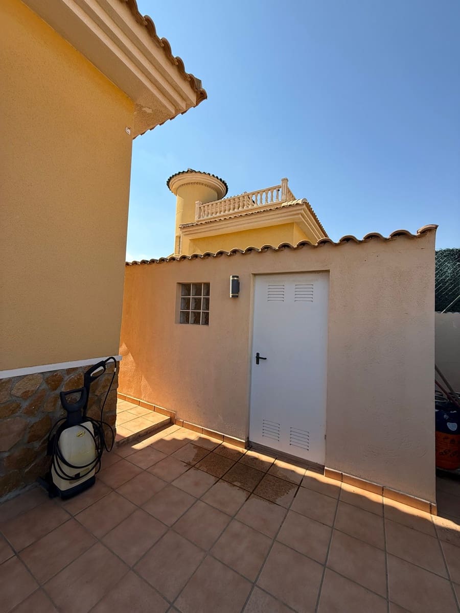 4 Zimmer Villa zu verkaufen in Villamartin mit Garage - 410.000 € (Ref: 10019748)