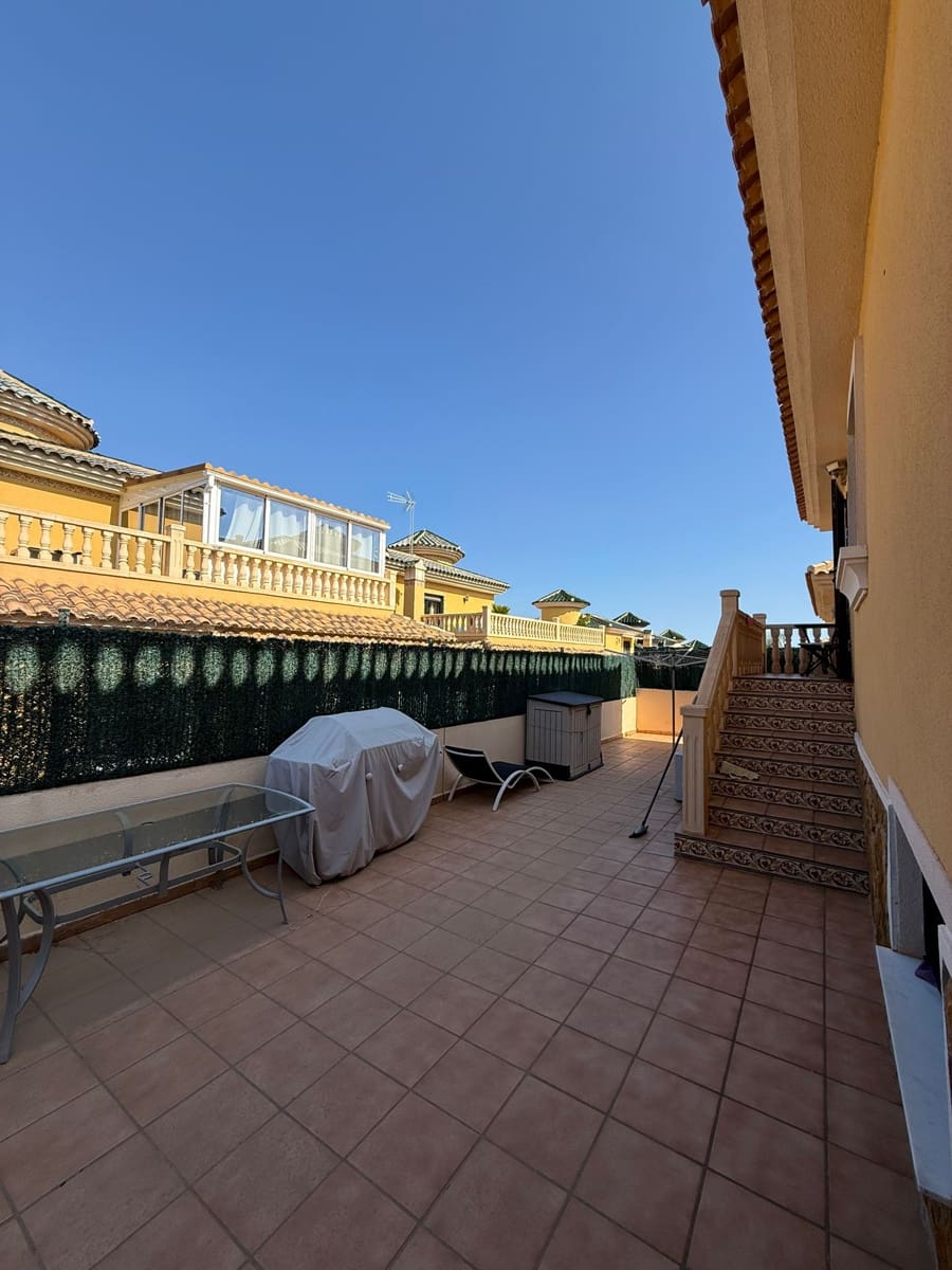 4 Zimmer Villa zu verkaufen in Villamartin mit Garage - 410.000 € (Ref: 10019748)