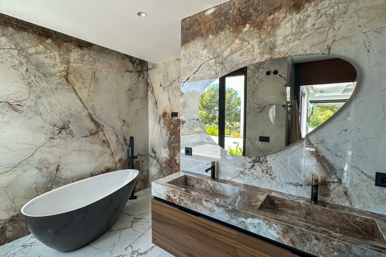 4 quarto Moradia para venda em Villamartin com piscina garagem - 2 950 000 € (Ref: 10033120)