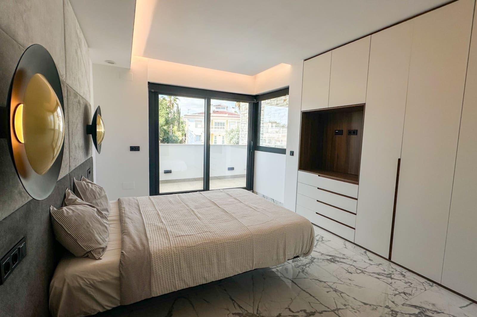4 quarto Moradia para venda em Villamartin com piscina garagem - 2 950 000 € (Ref: 10033120)