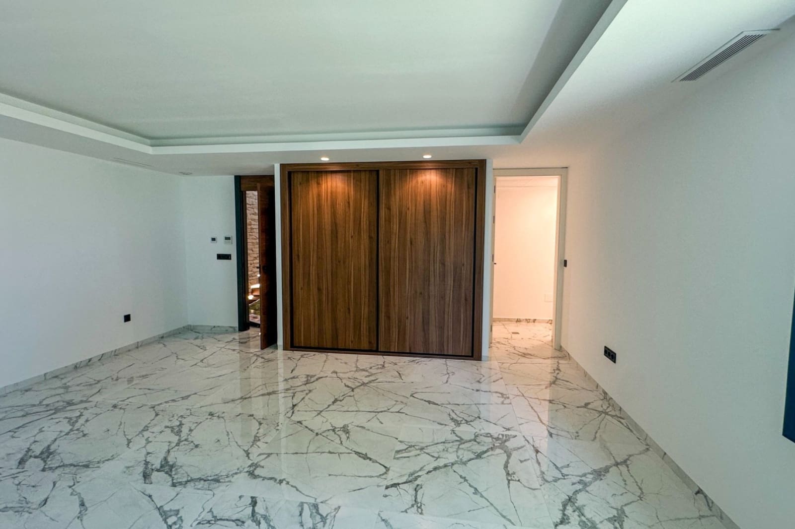 4 quarto Moradia para venda em Villamartin com piscina garagem - 2 950 000 € (Ref: 10033120)