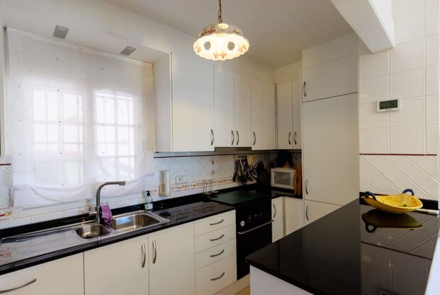 3 slaapkamer Villa te koop in Villamartin, Orihuela met zwembad garage - € 374.900 (Ref: 10057278)