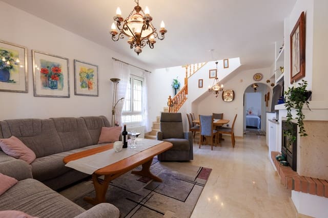 3 slaapkamer Villa te koop in Villamartin, Orihuela met zwembad garage - € 374.900 (Ref: 10057278)