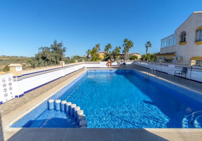 Apartamento de 2 habitaciones en Cabo Roig en venta con piscina garaje - 179.950 € (Ref: 10057279)