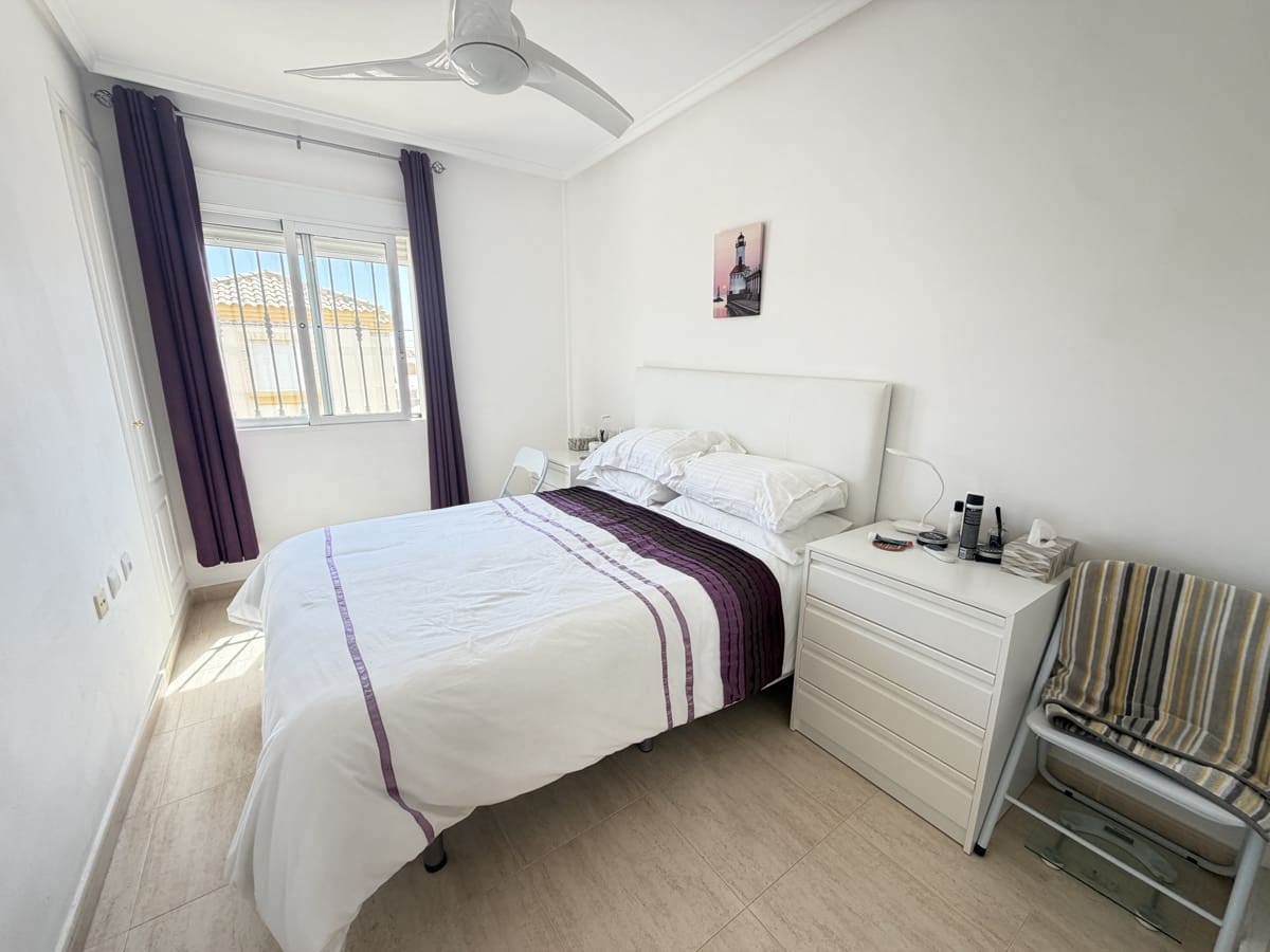 Casa de 3 habitaciones en Villamartin en venta - 225.000 € (Ref: 10062929)