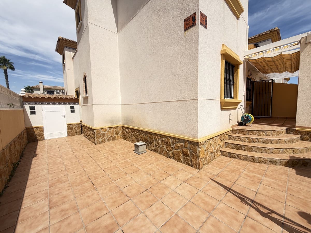 Casa de 3 habitaciones en Villamartin en venta - 225.000 € (Ref: 10062929)
