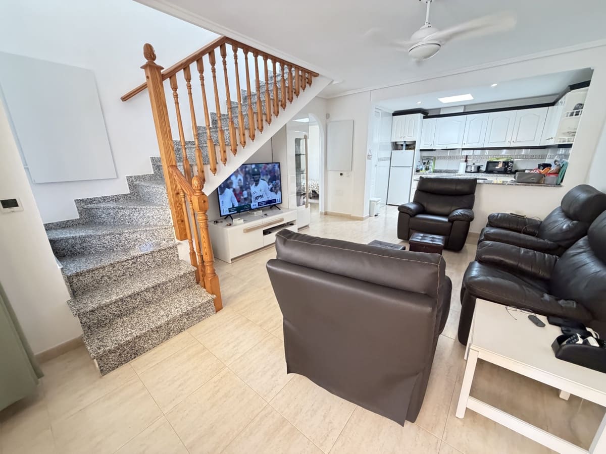 Casa de 3 habitaciones en Villamartin en venta - 225.000 € (Ref: 10062929)