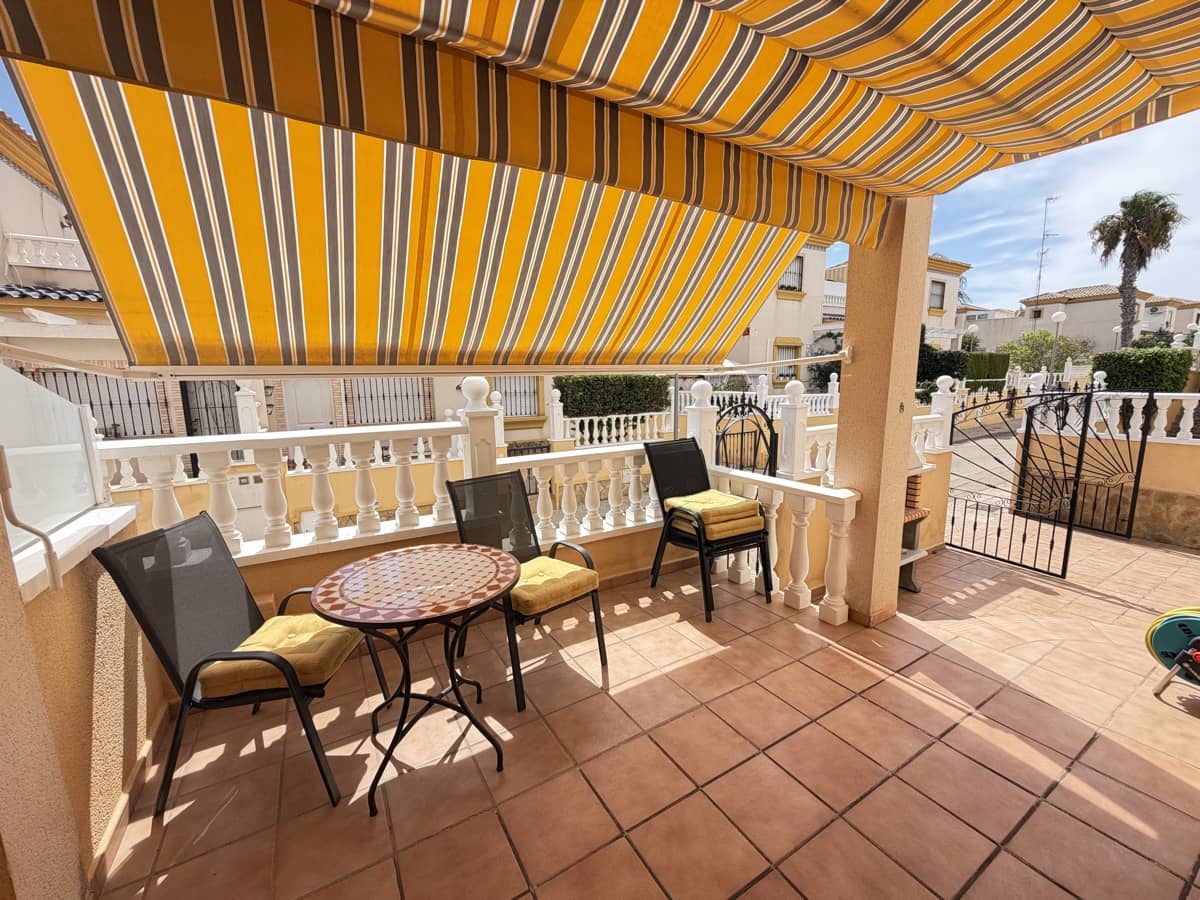 Casa de 3 habitaciones en Villamartin en venta - 225.000 € (Ref: 10062929)