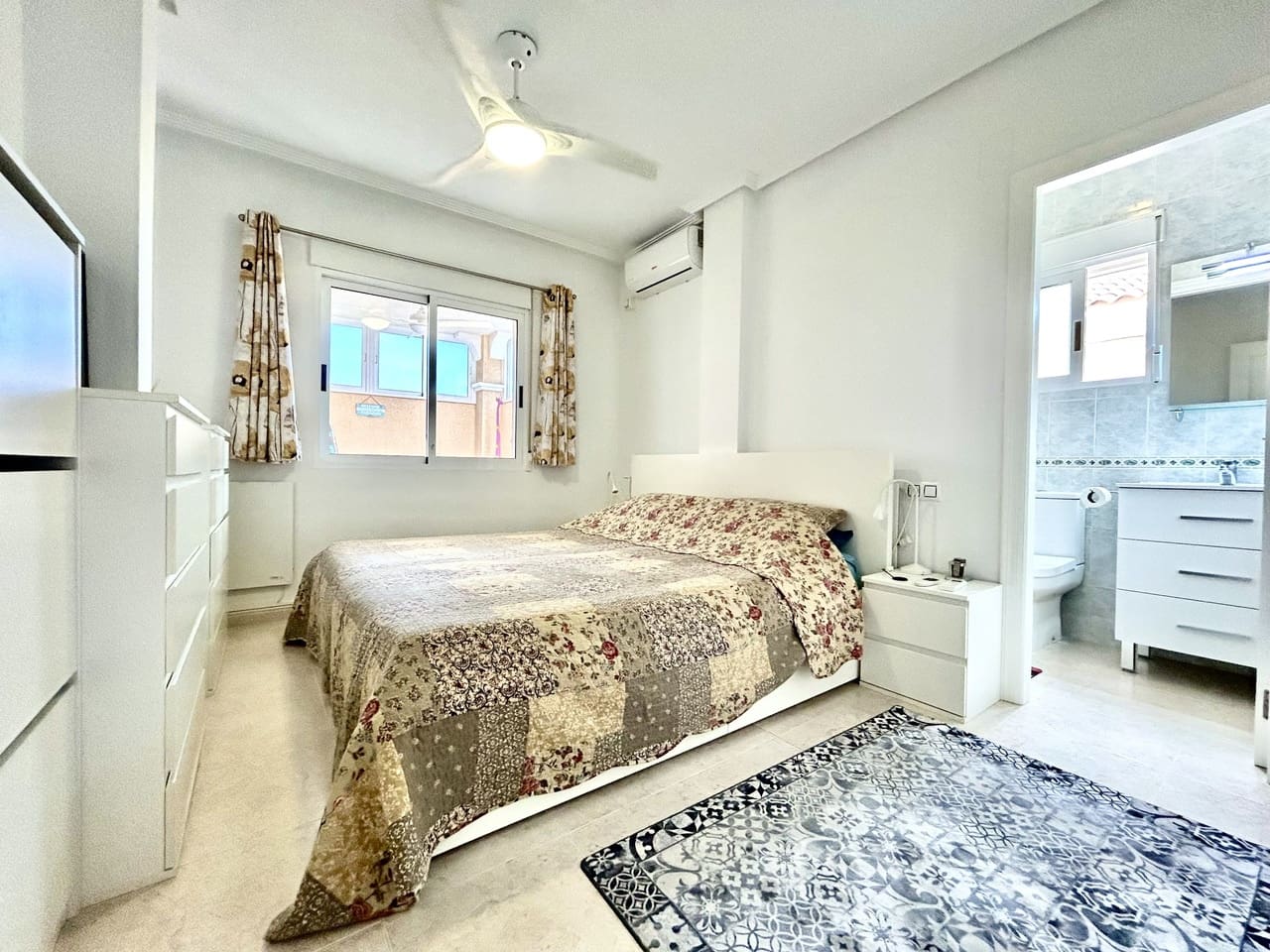 Chalet de 5 habitaciones en Villamartin en venta - 269.000 € (Ref: 10062933)