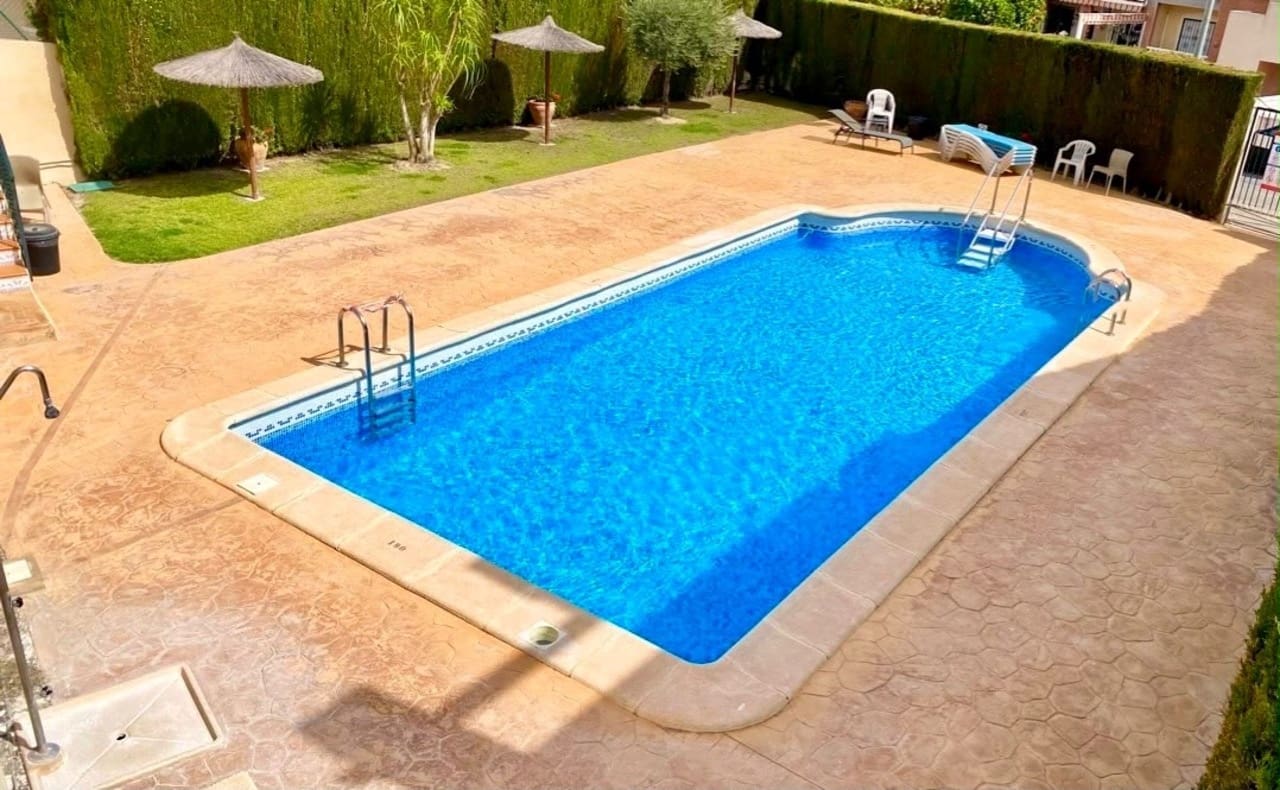 Chalet de 5 habitaciones en Villamartin en venta - 269.000 € (Ref: 10062933)