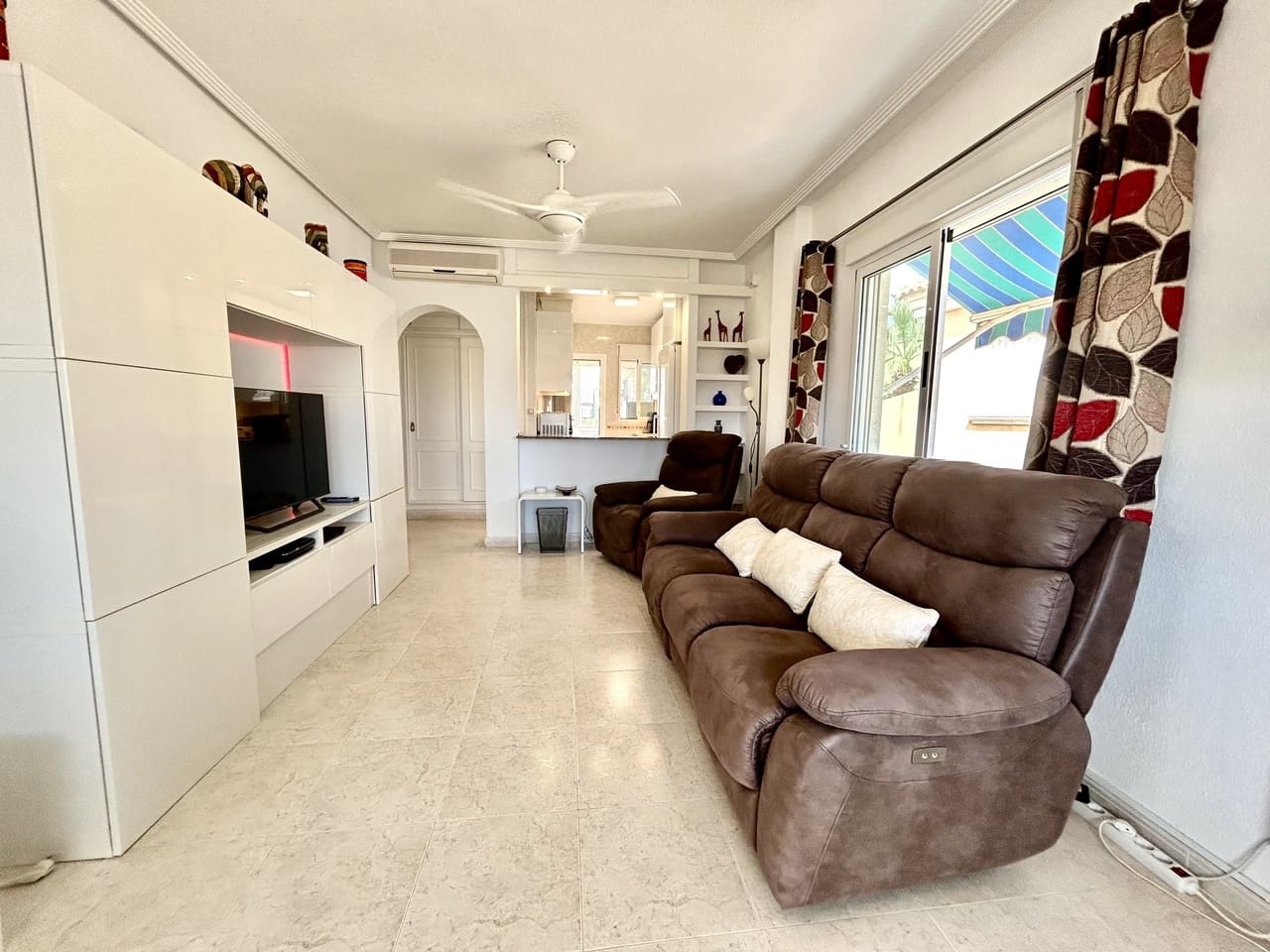 Chalet de 5 habitaciones en Villamartin en venta - 269.000 € (Ref: 10062933)