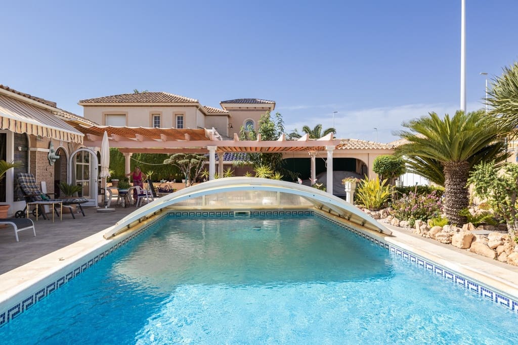4 sypialnia Willa na sprzedaż w Cabo Roig z basenem garażem - 5 600 000 € (Ref: 10062934)