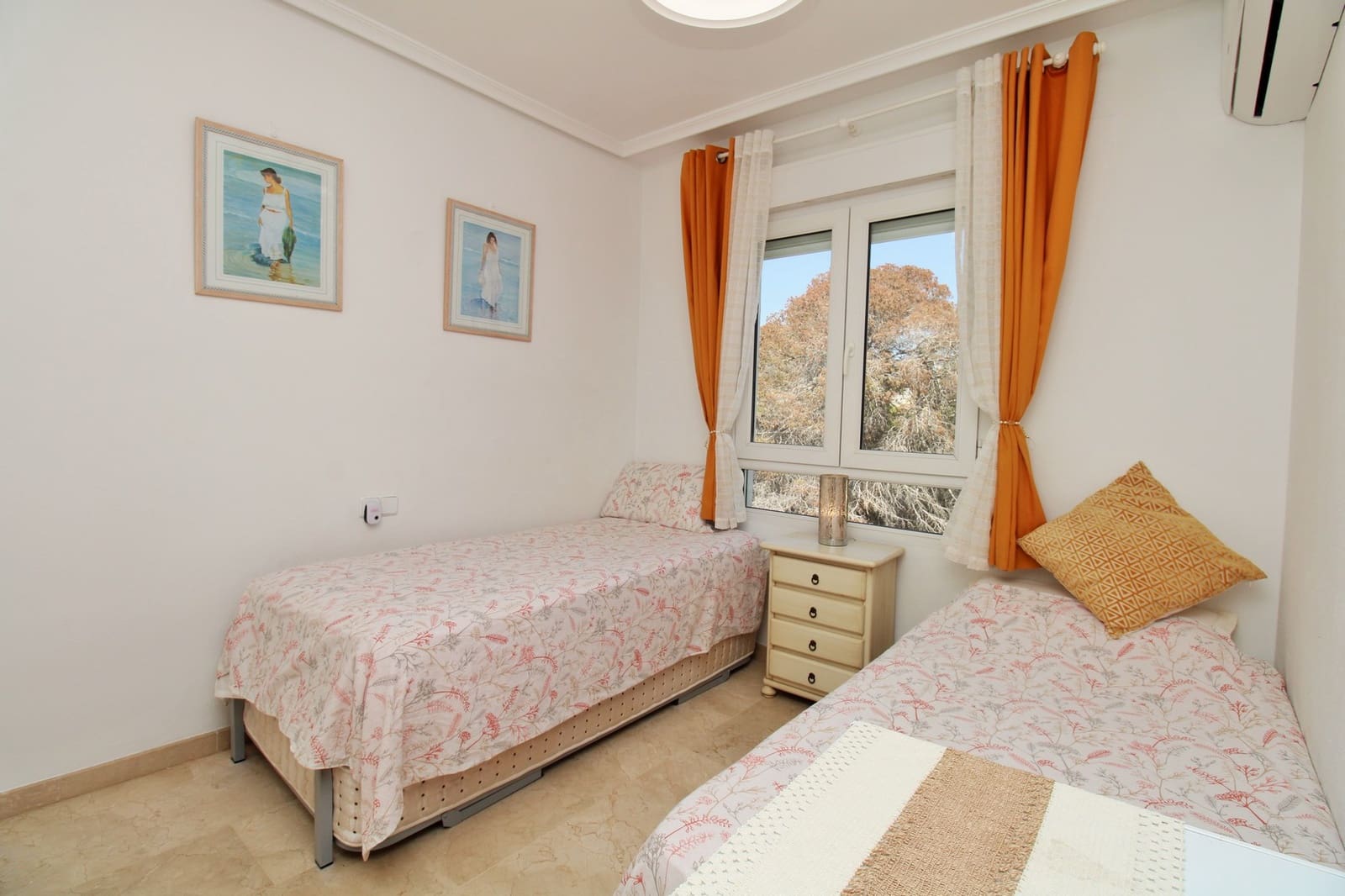 Apartamento de 2 habitaciones en Villamartin en venta - 210.000 € (Ref: 10062935)