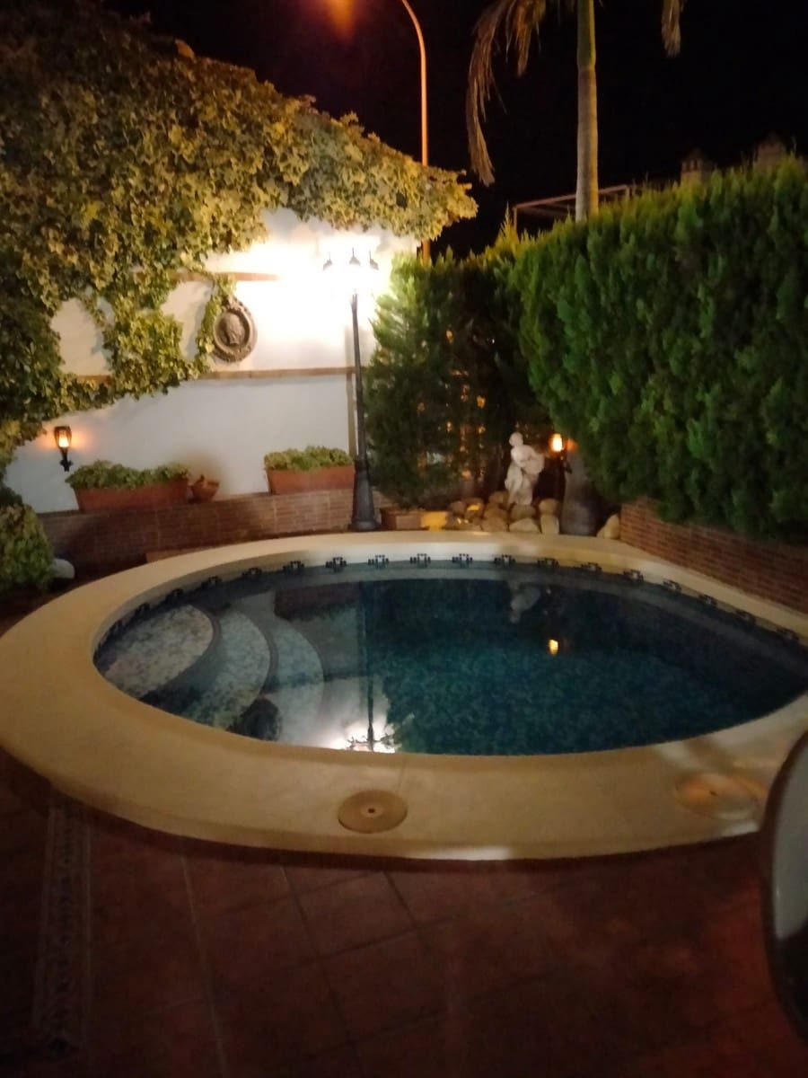 3 bedroom Villa for sale in Villamartin with pool - € 479,995 (Ref: 10086628)