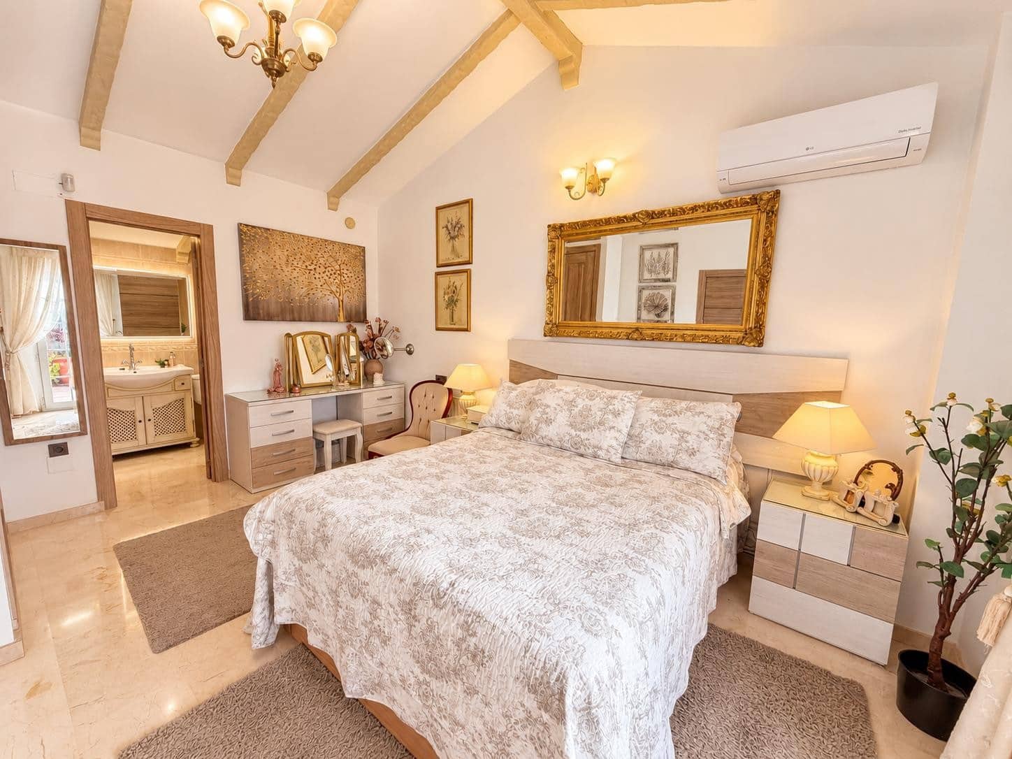 3 bedroom Villa for sale in Villamartin with pool - € 479,995 (Ref: 10086628)