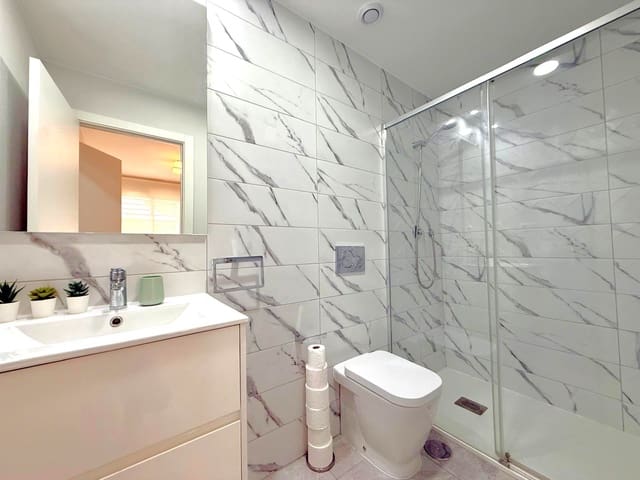 Apartamento de 2 habitaciones en Las Filipinas en venta con piscina garaje - 249.000 € (Ref: 10095581)