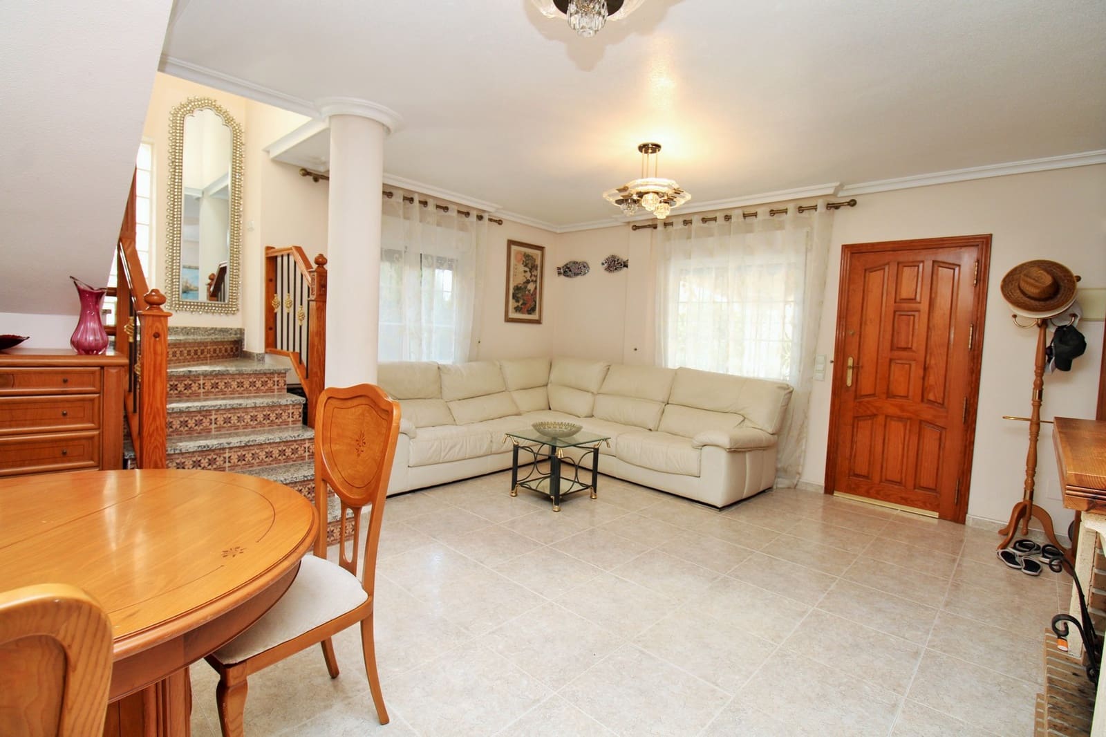 3 Zimmer Villa zu verkaufen in Villamartin mit Pool - 369.000 € (Ref: 10103572)